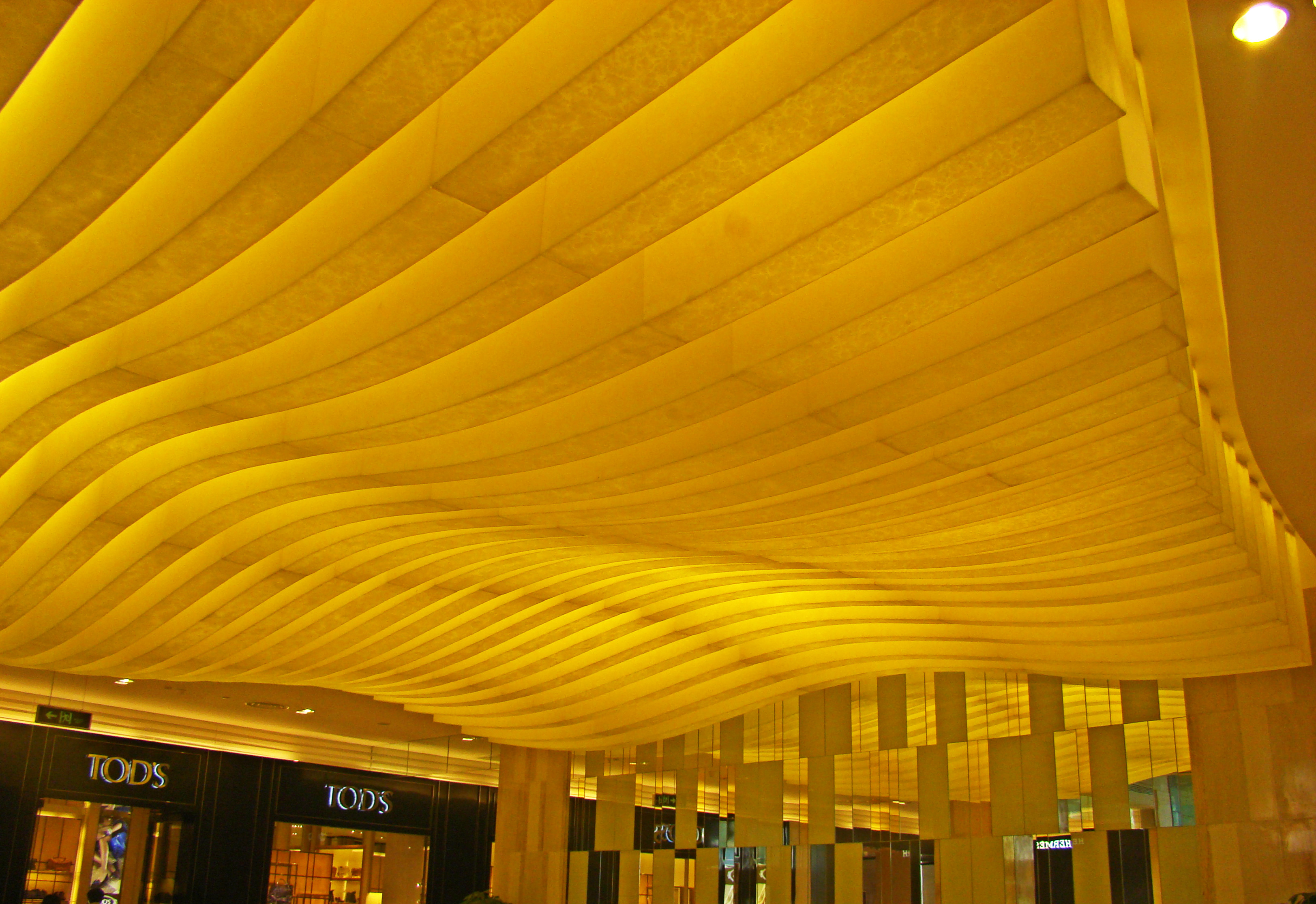 商場(chǎng)異型吊頂